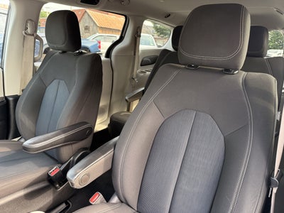 2020 Chrysler Voyager L
