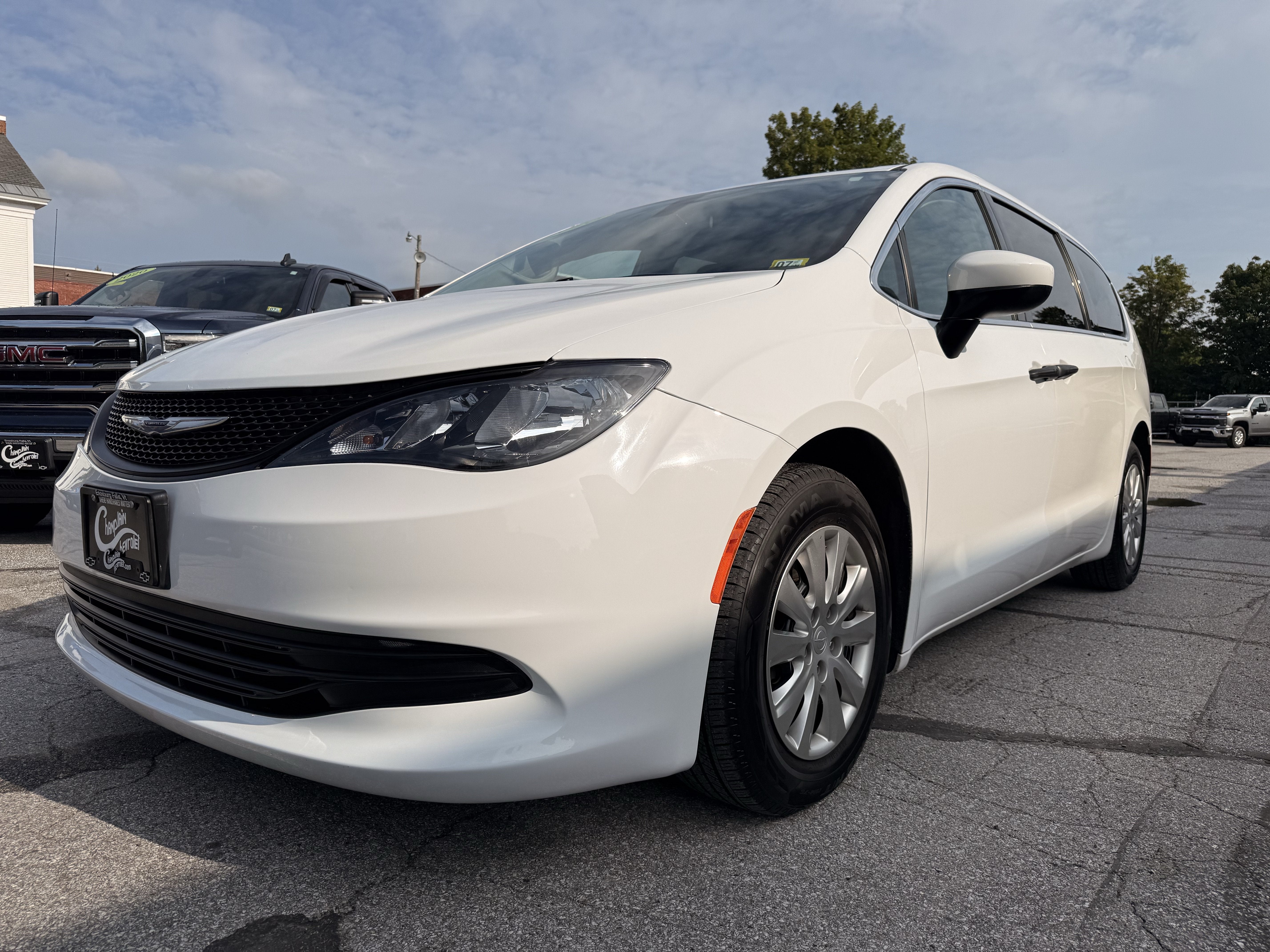 2020 Chrysler Voyager L