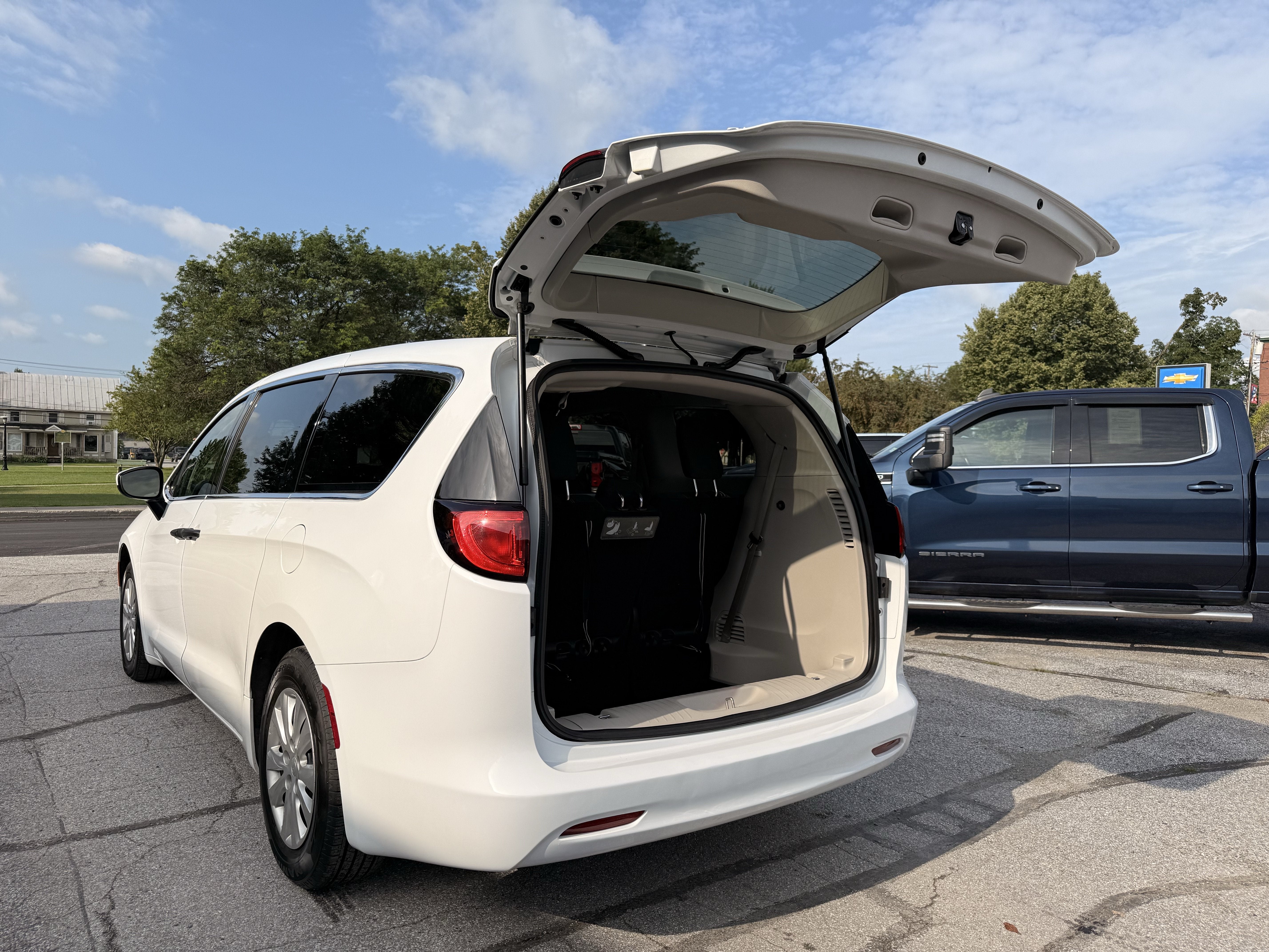 2020 Chrysler Voyager L
