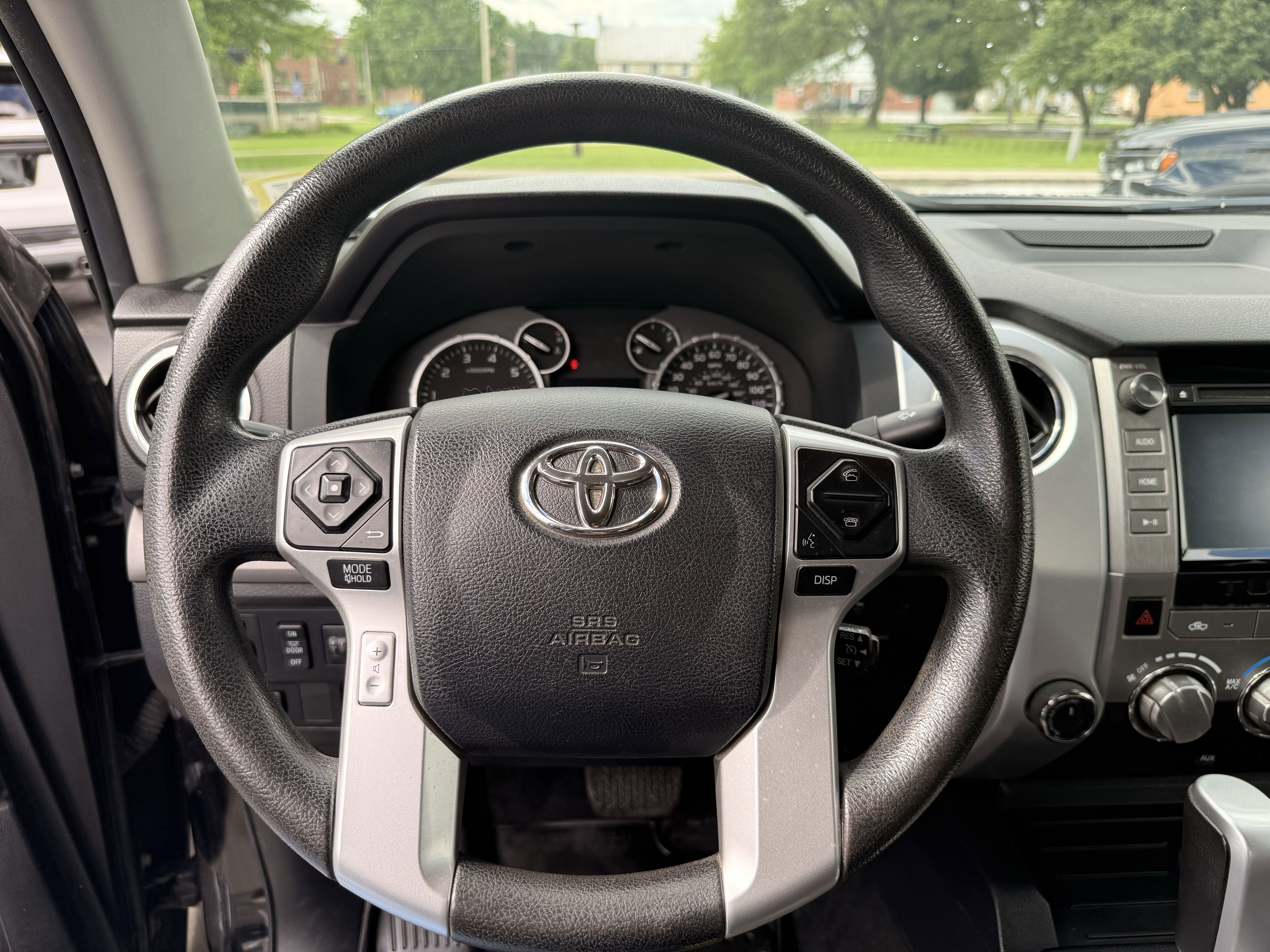 2017 Toyota Tundra SR5 5.7L V8