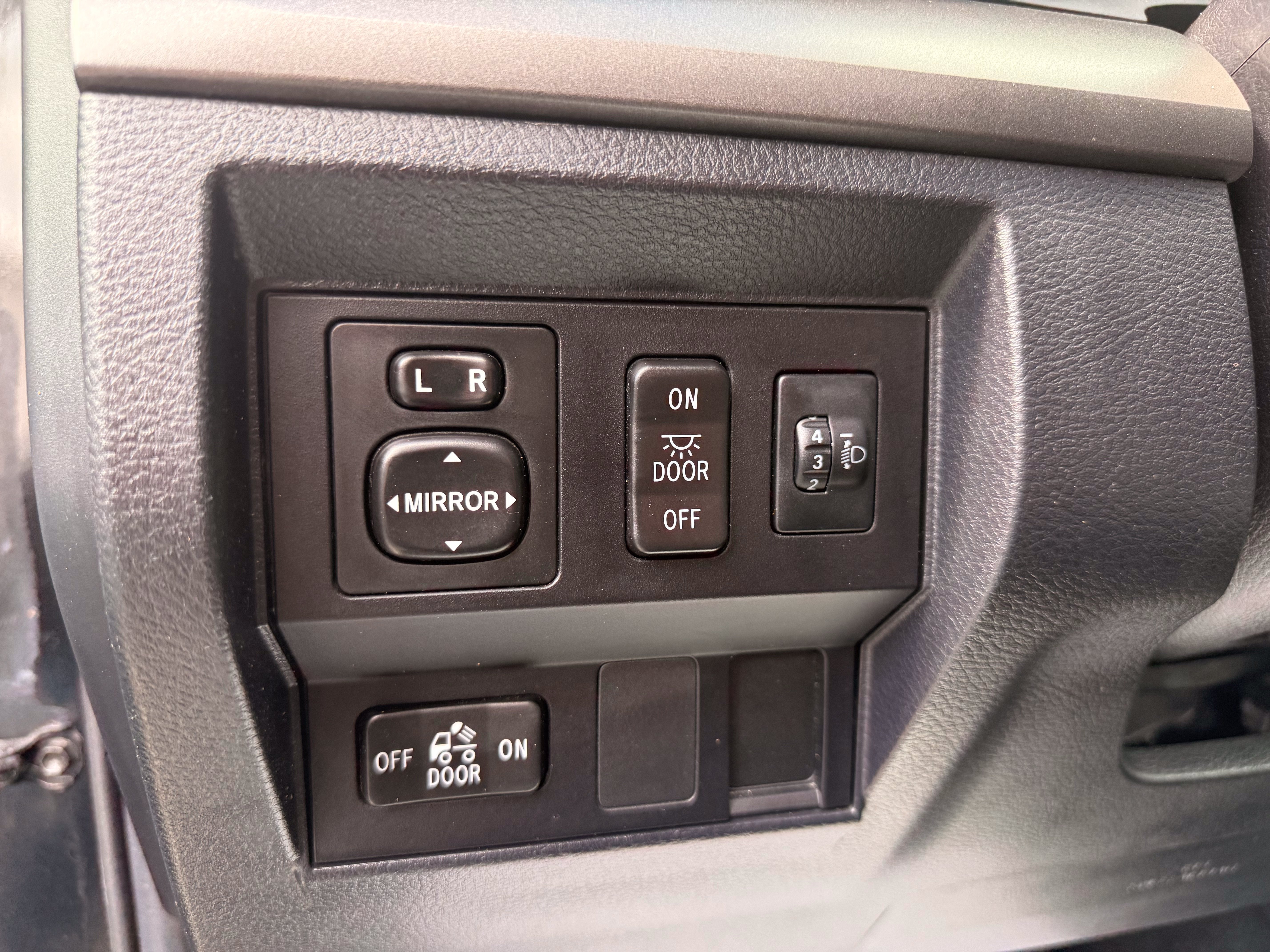 2017 Toyota Tundra SR5 5.7L V8