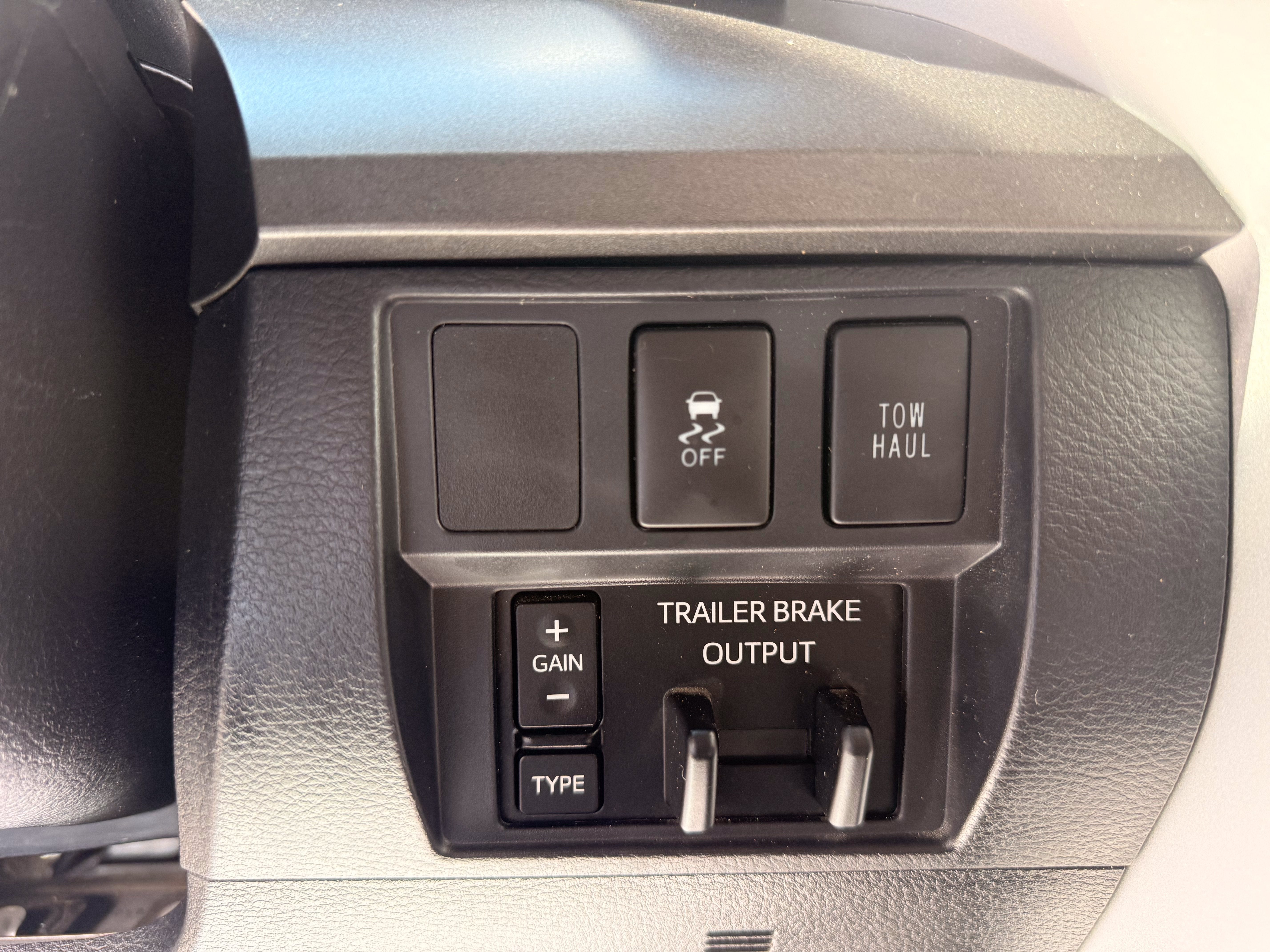 2017 Toyota Tundra SR5 5.7L V8