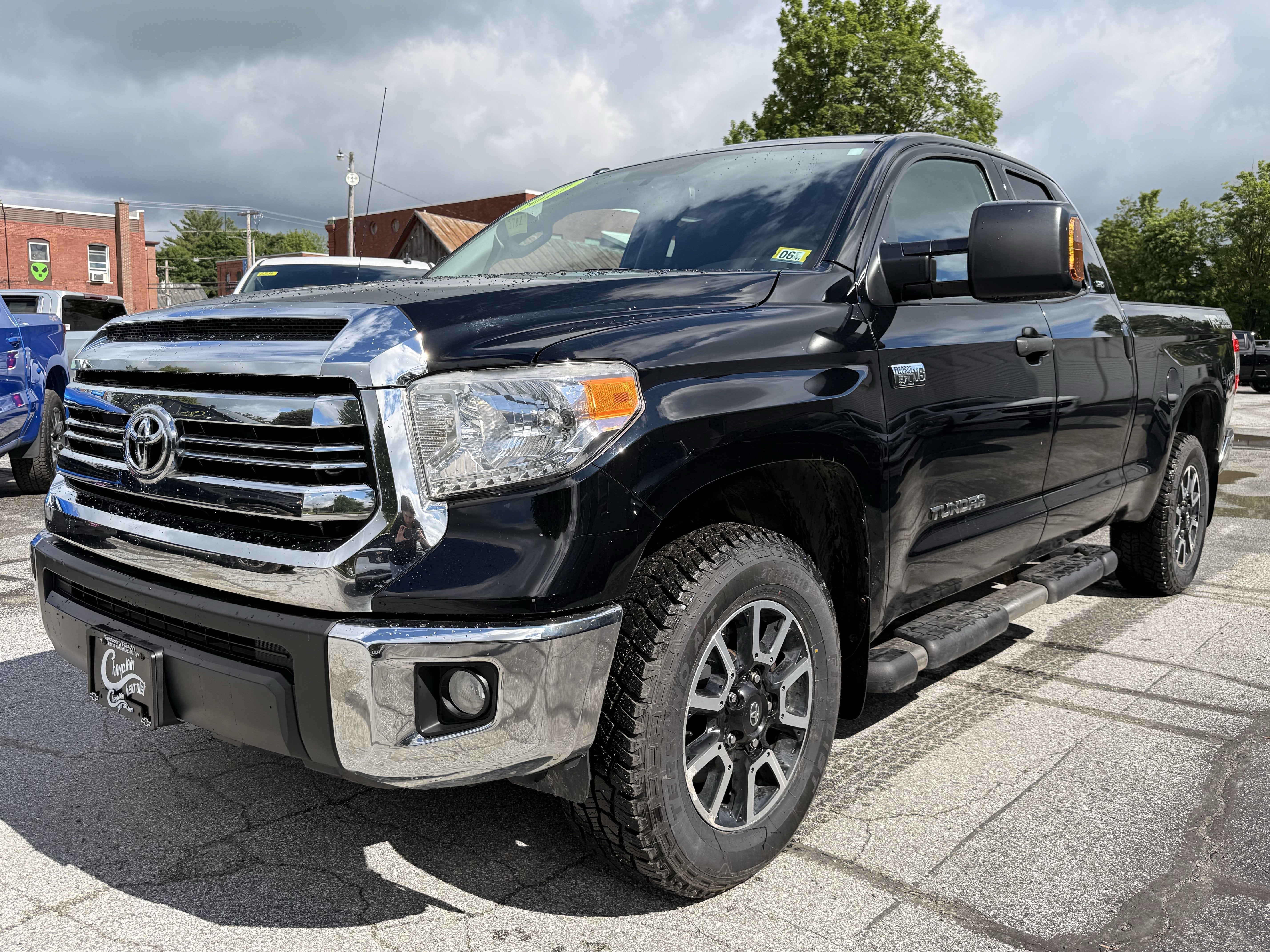 2017 Toyota Tundra SR5 5.7L V8