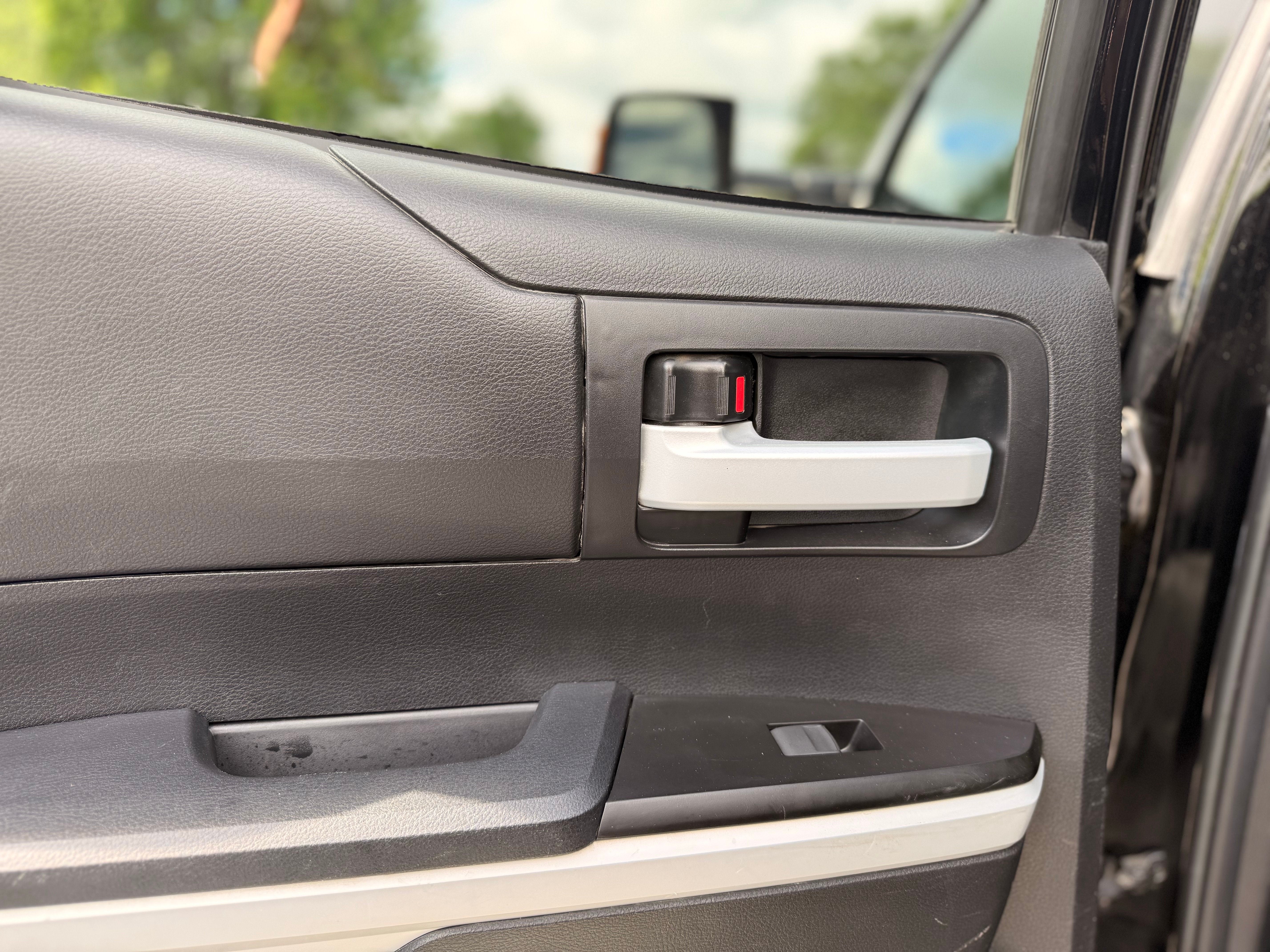 2017 Toyota Tundra SR5 5.7L V8