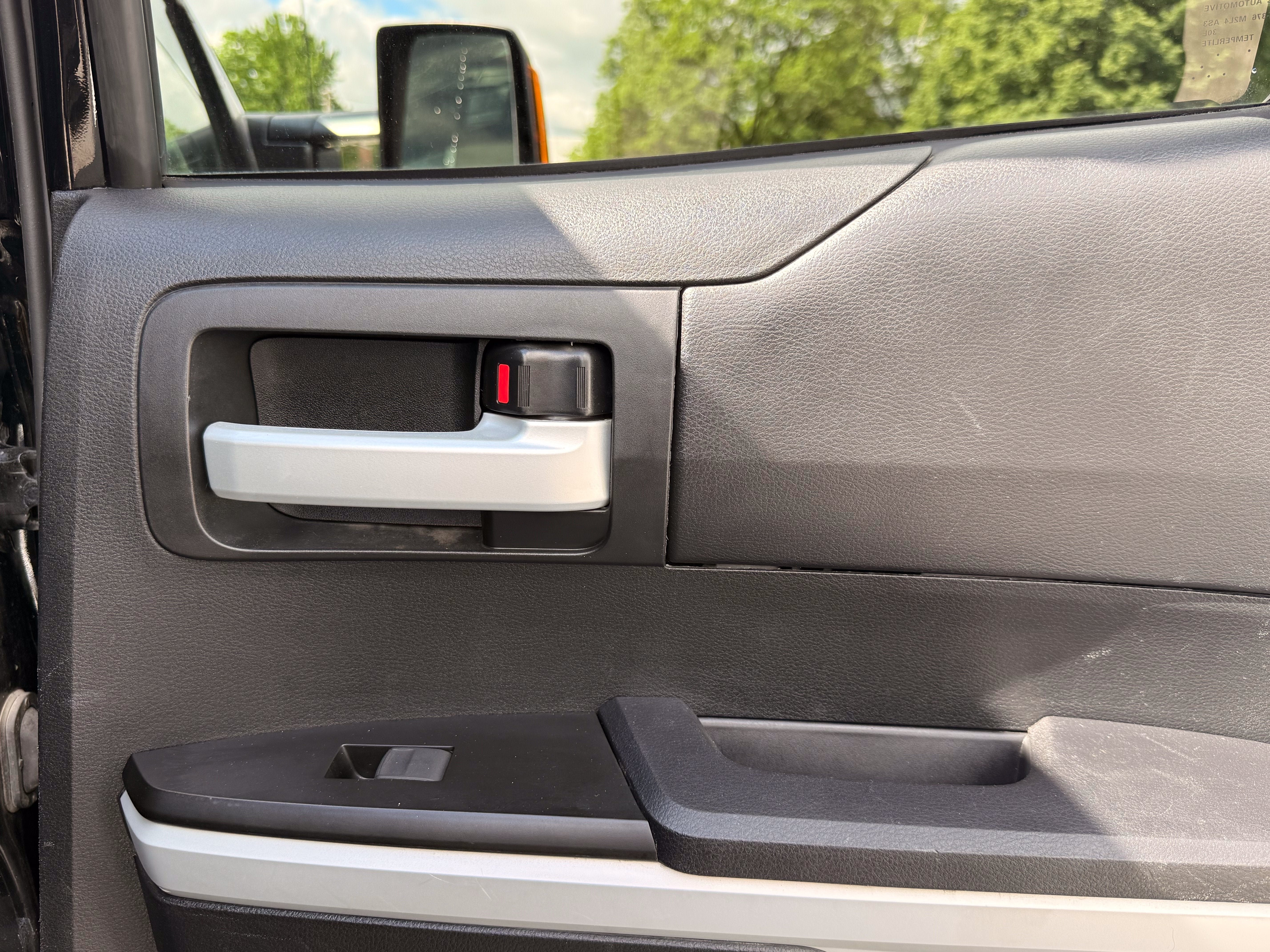 2017 Toyota Tundra SR5 5.7L V8