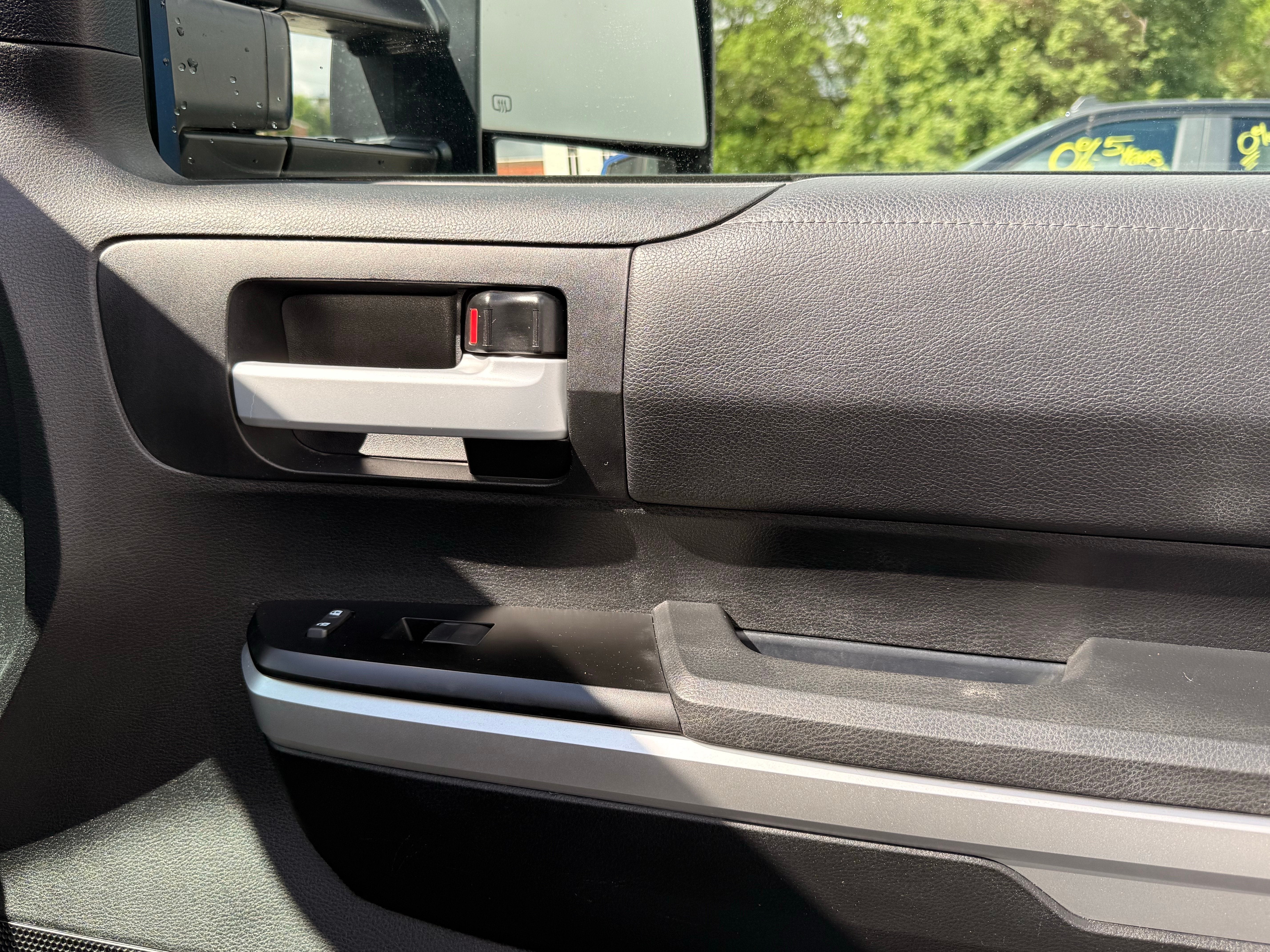 2017 Toyota Tundra SR5 5.7L V8