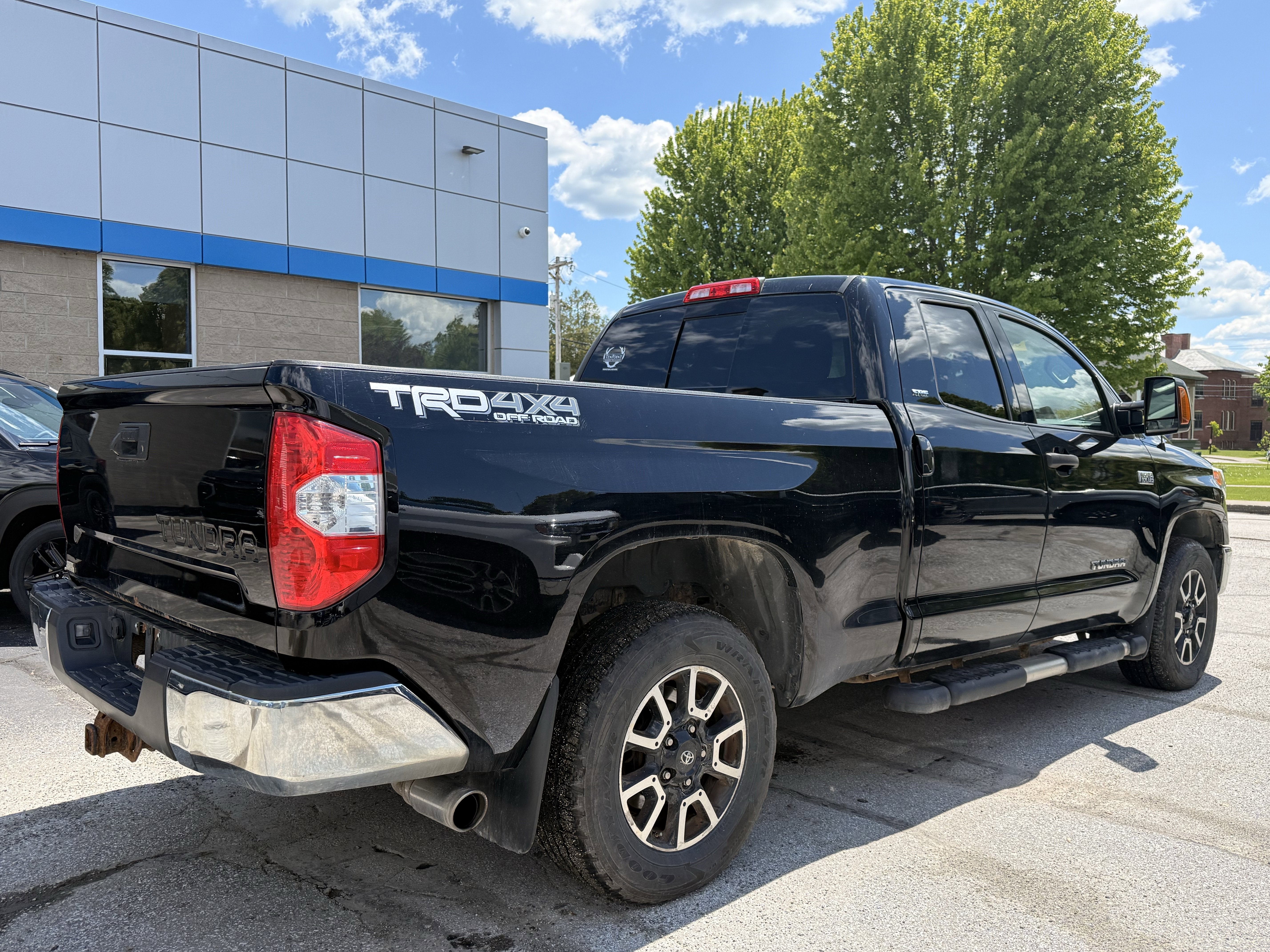 2017 Toyota Tundra SR5 5.7L V8