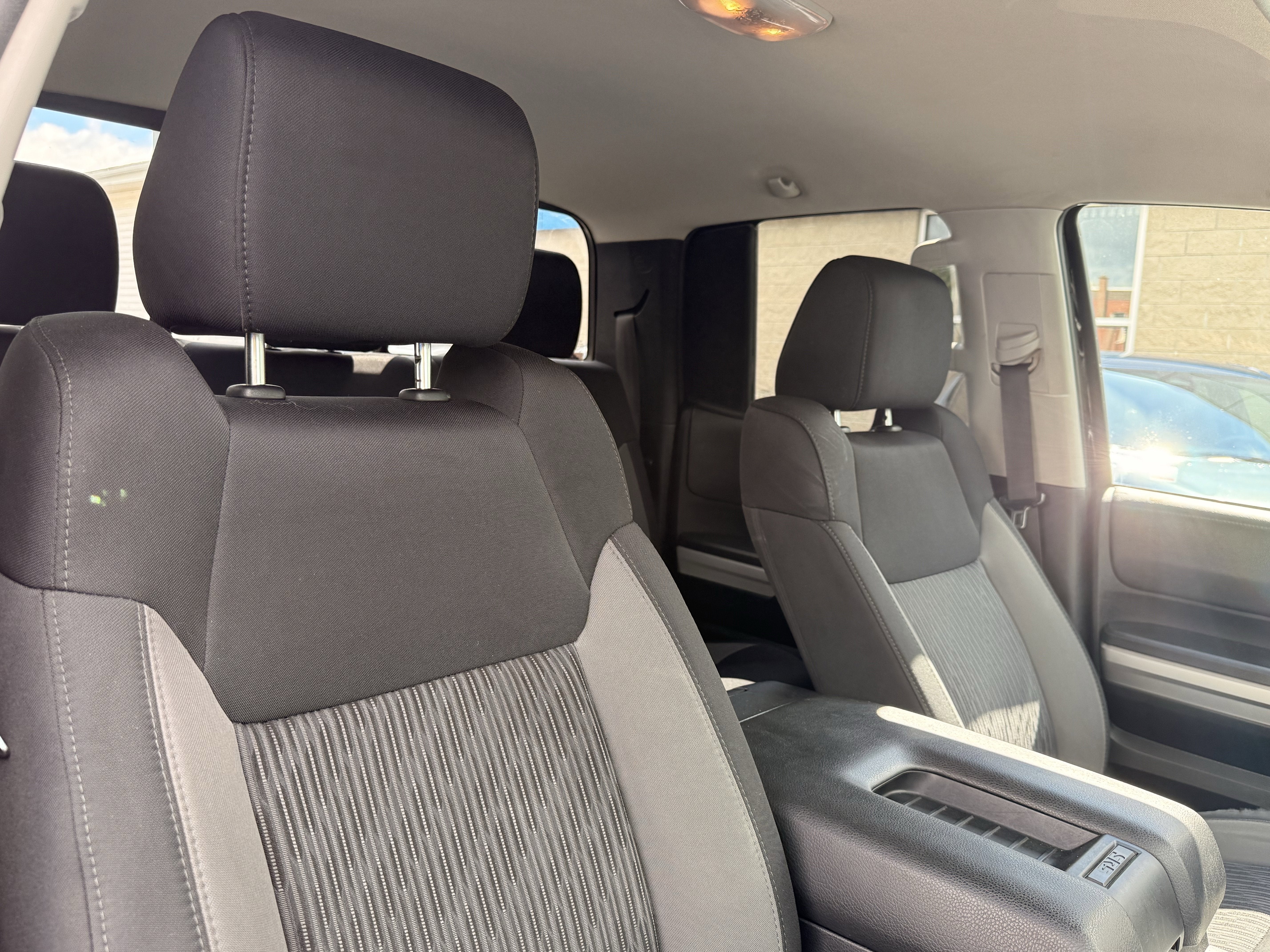 2017 Toyota Tundra SR5 5.7L V8
