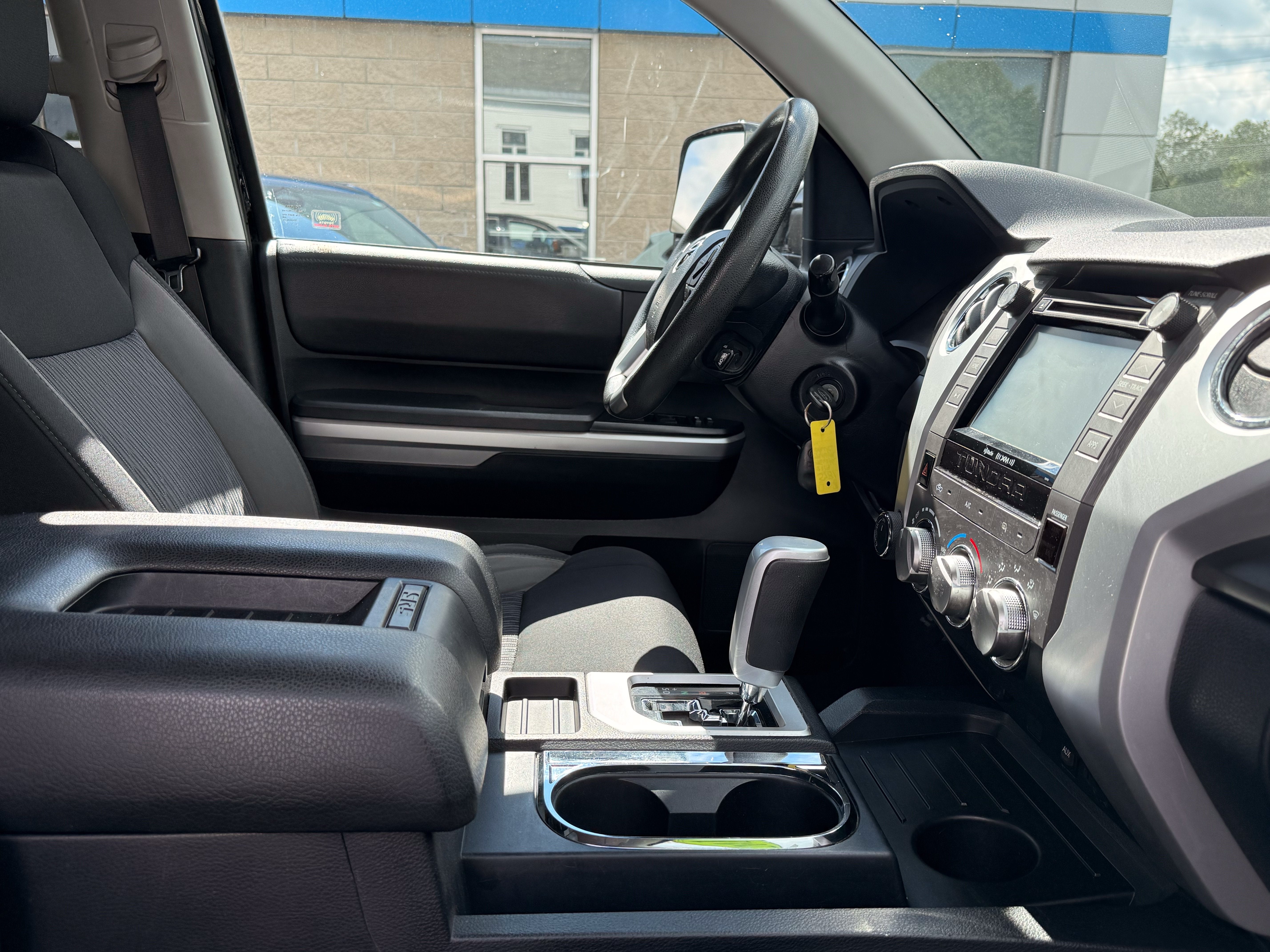 2017 Toyota Tundra SR5 5.7L V8