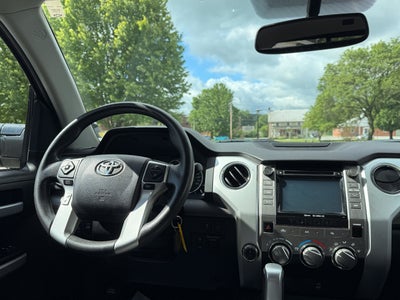 2017 Toyota Tundra SR5 5.7L V8
