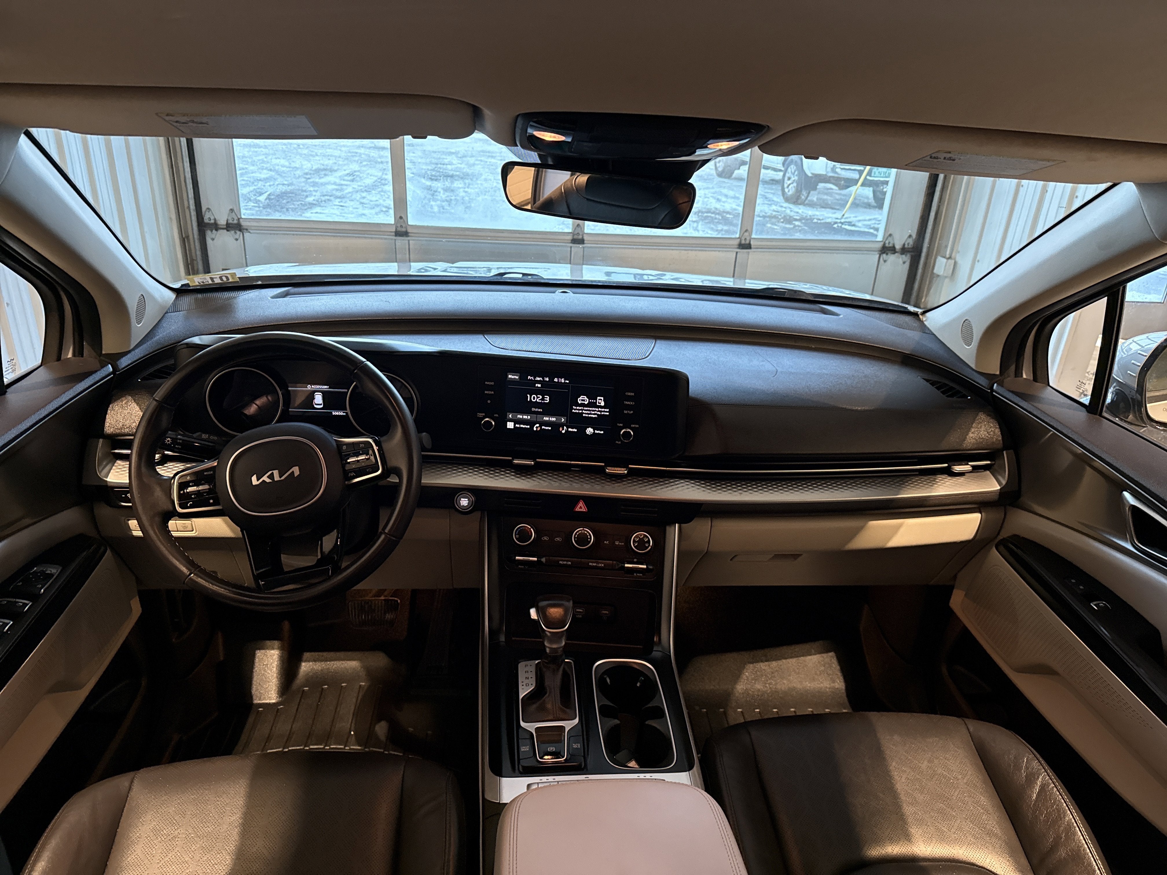 2023 Kia Carnival LX