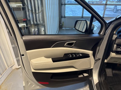 2023 Kia Carnival LX