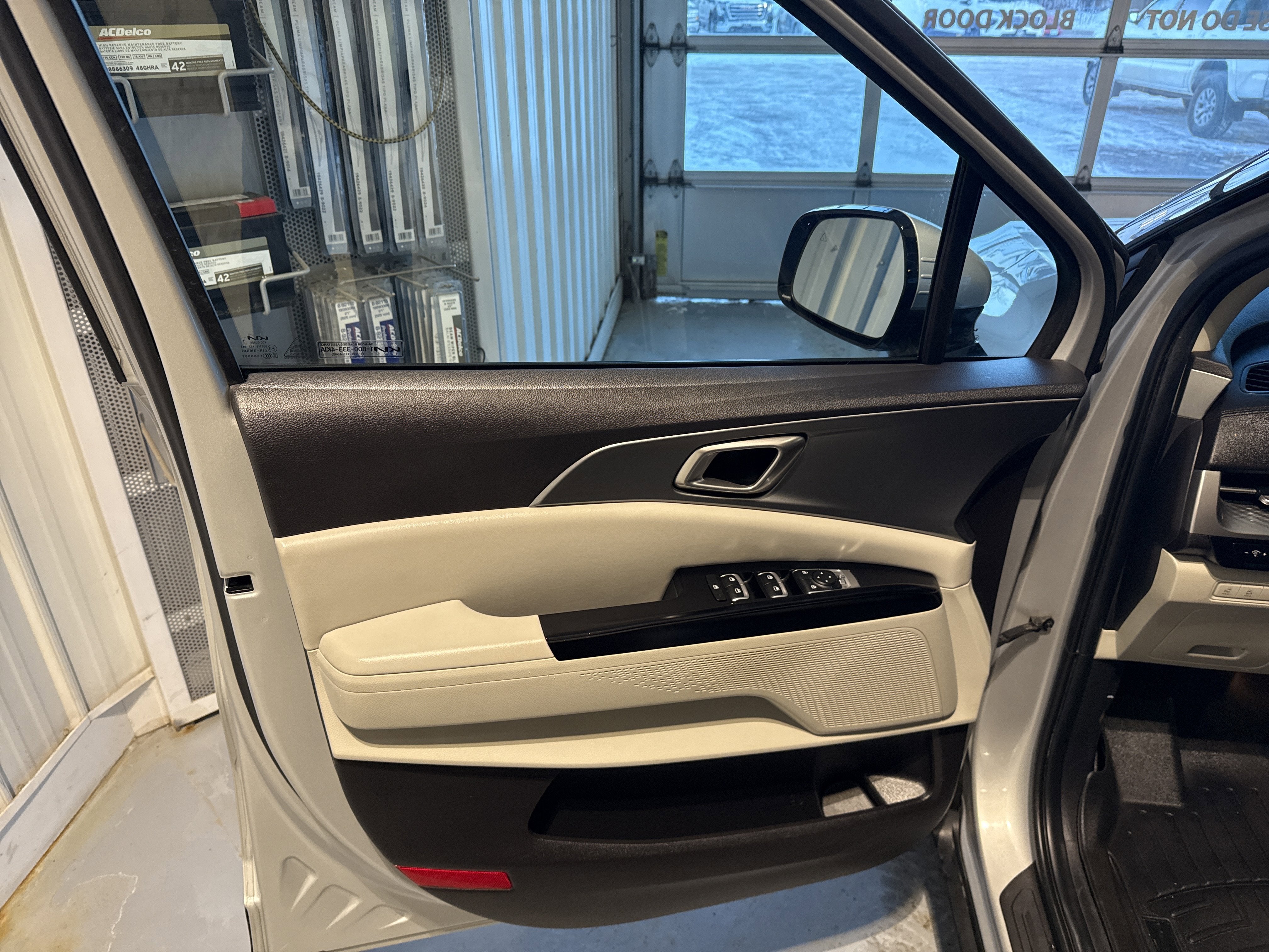 2023 Kia Carnival LX