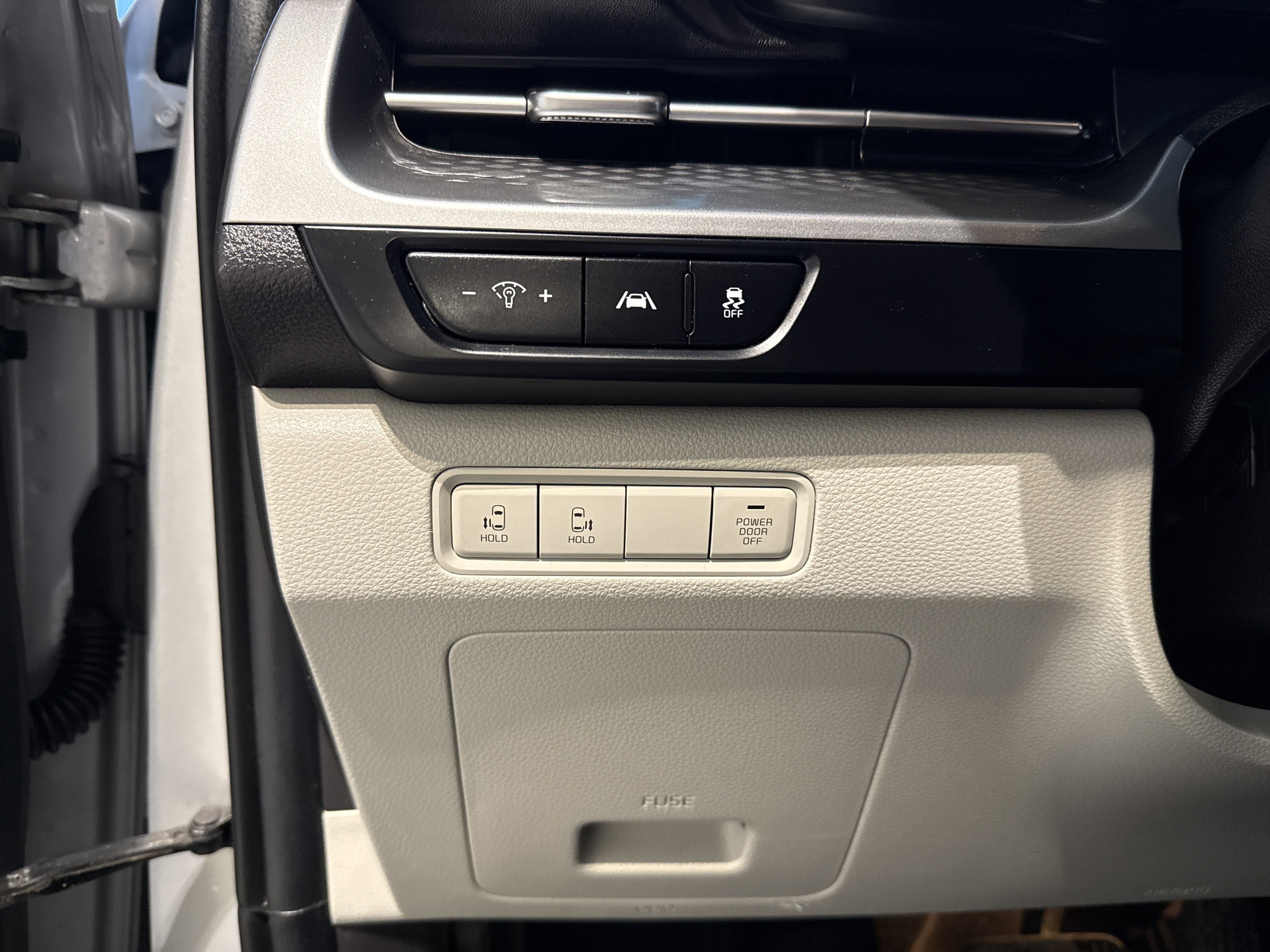 2023 Kia Carnival LX