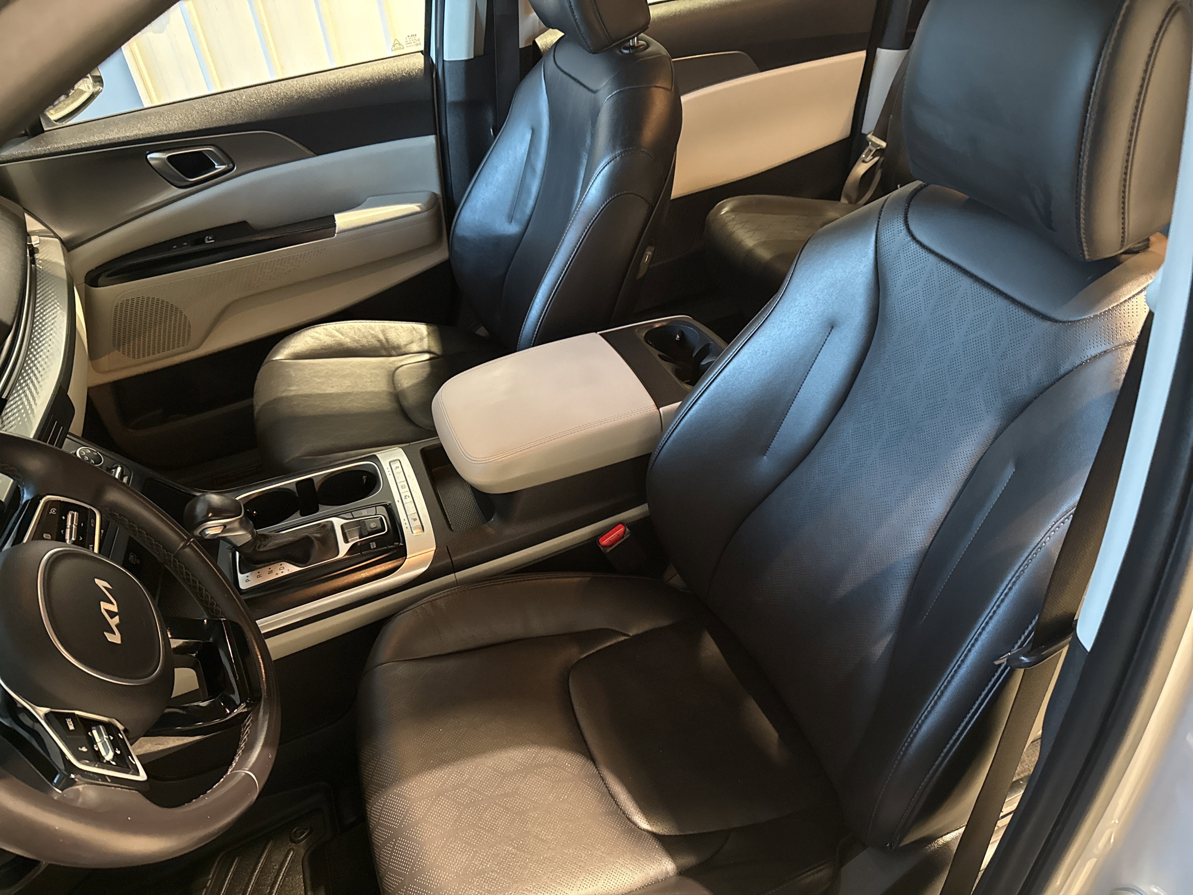 2023 Kia Carnival LX