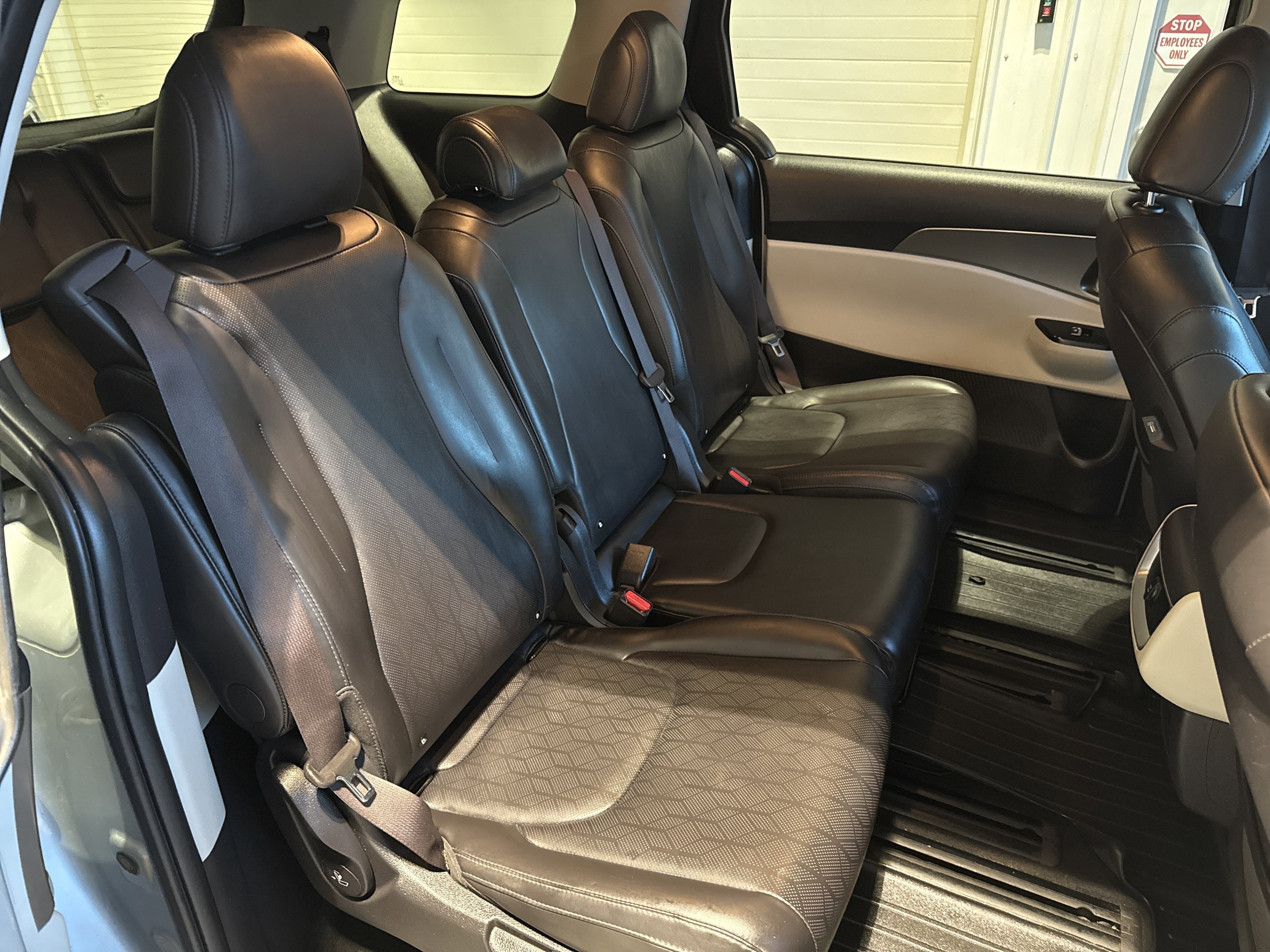 2023 Kia Carnival LX