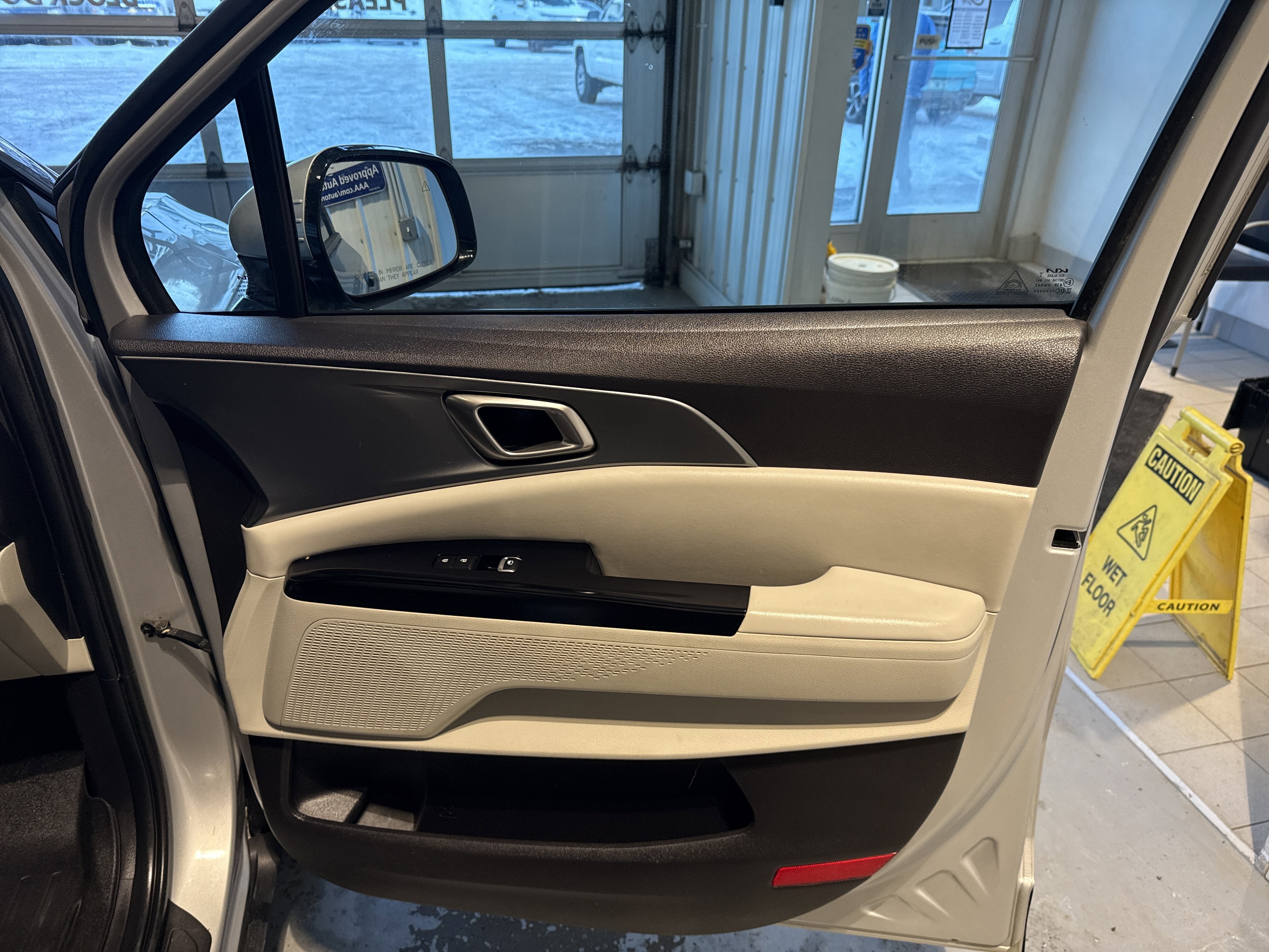 2023 Kia Carnival LX