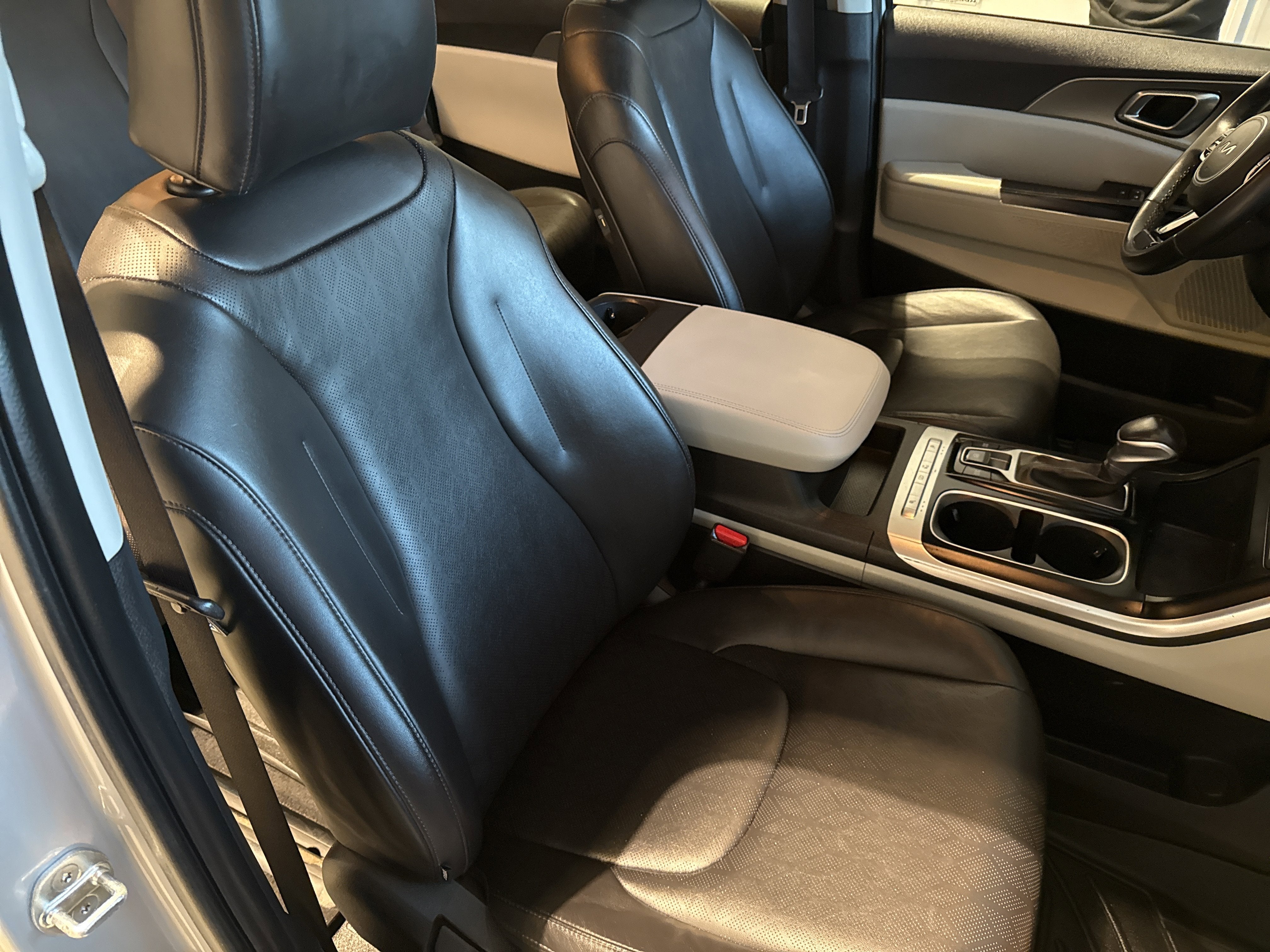 2023 Kia Carnival LX