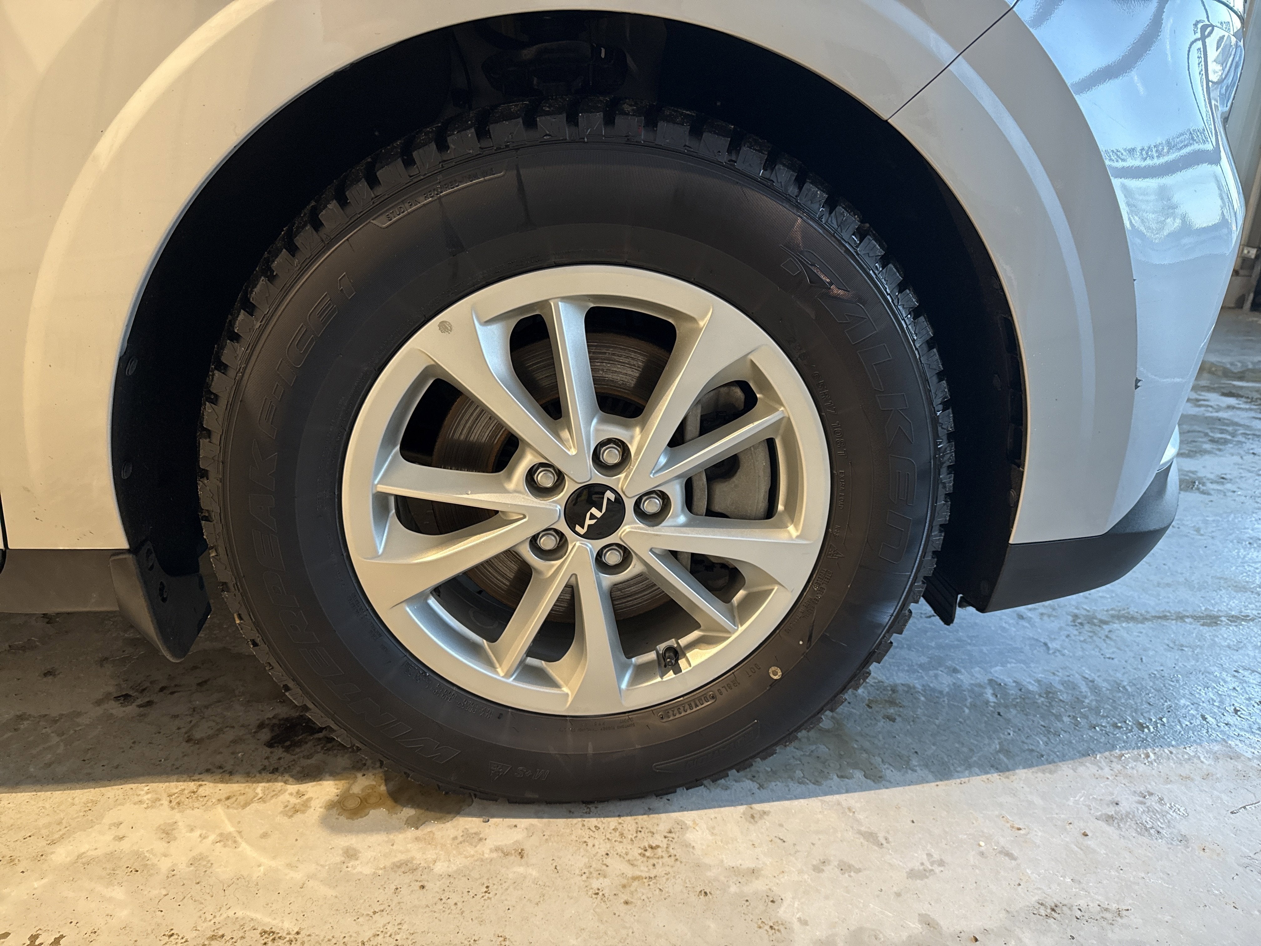 2023 Kia Carnival LX