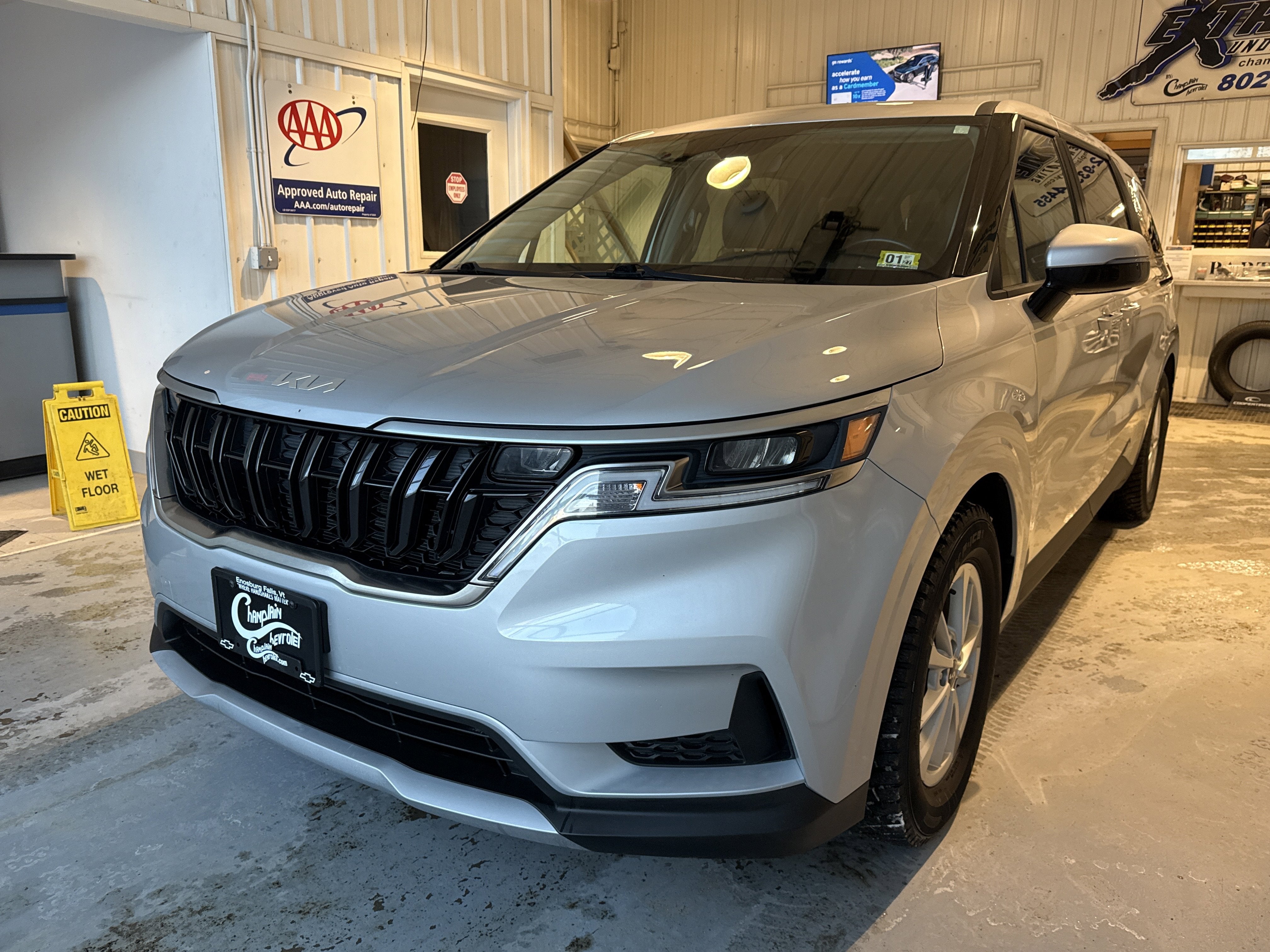 2023 Kia Carnival LX